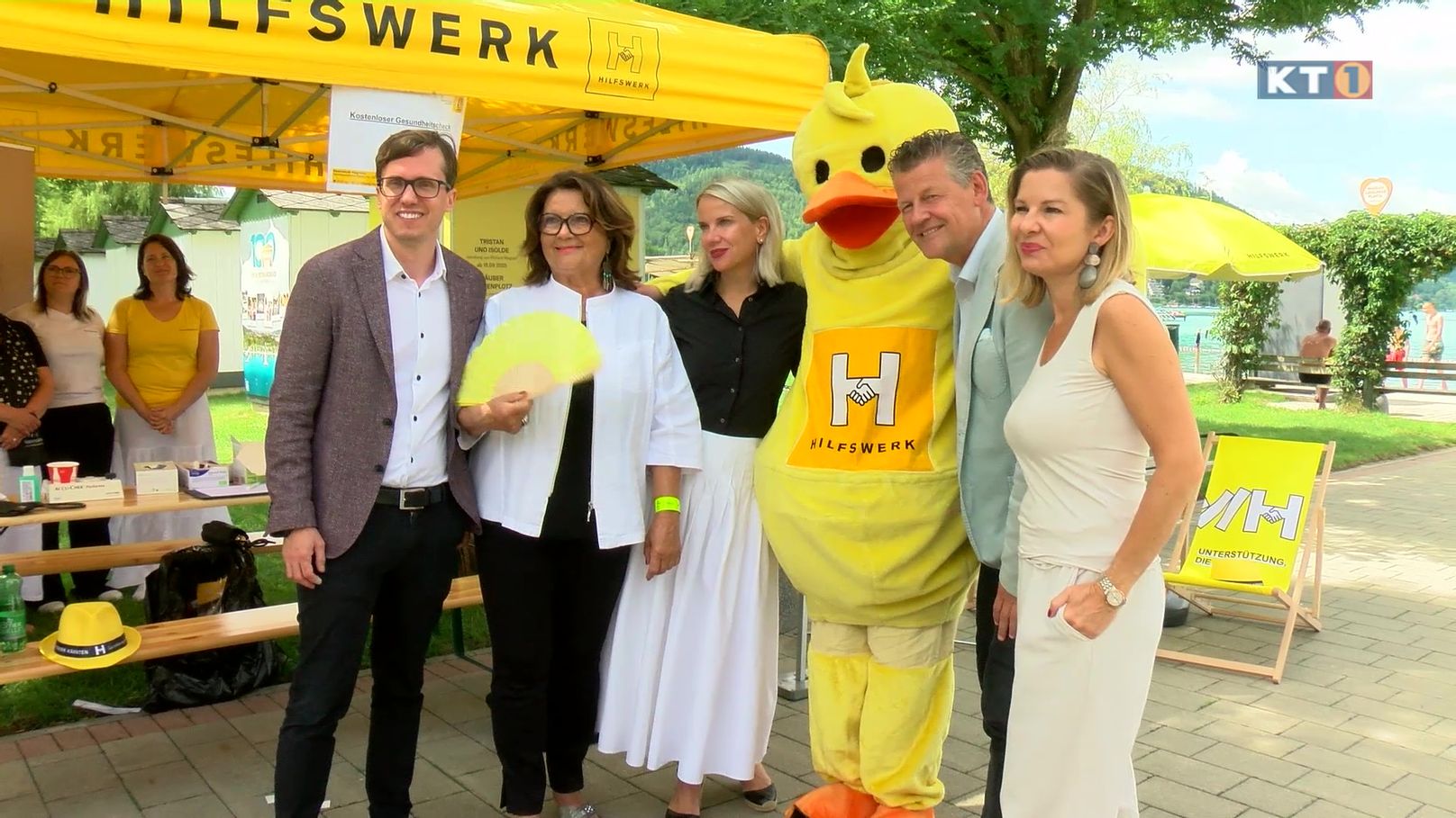 Personen im Strandbad Klagenfurt, die für ein Foto posieren