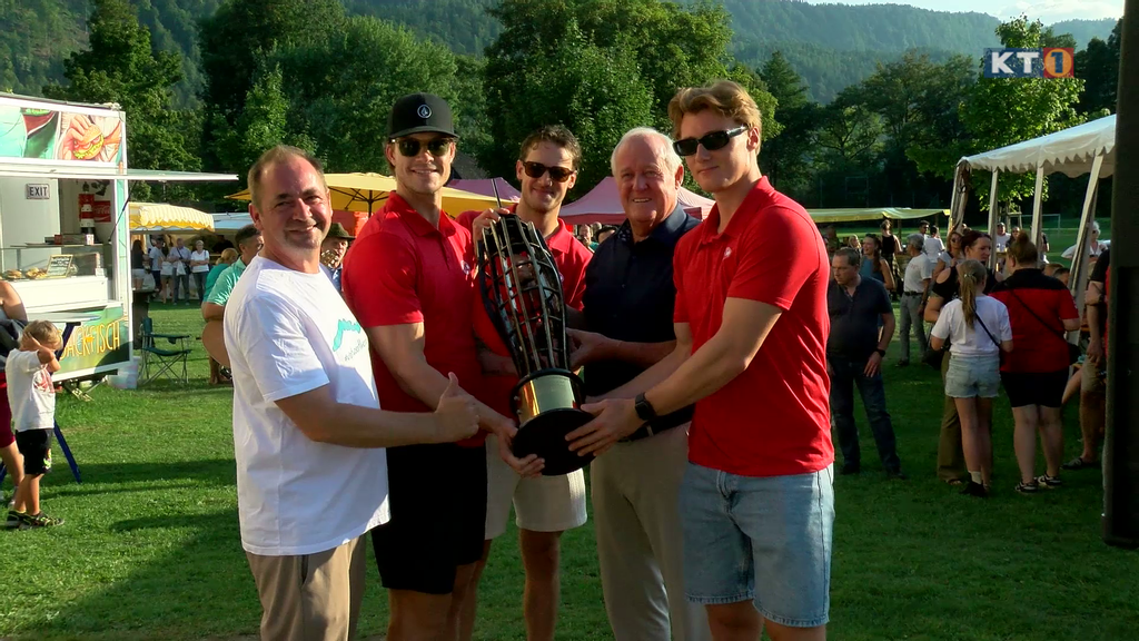 Überreichung der Pyramidenkogel-Trophy an die Sieger
